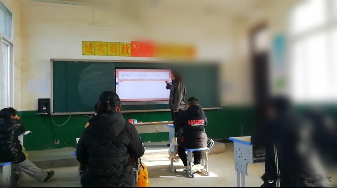 教育部严禁成绩排名，中考高考照常进行！这对那种家庭的学生最有利



教育部门的