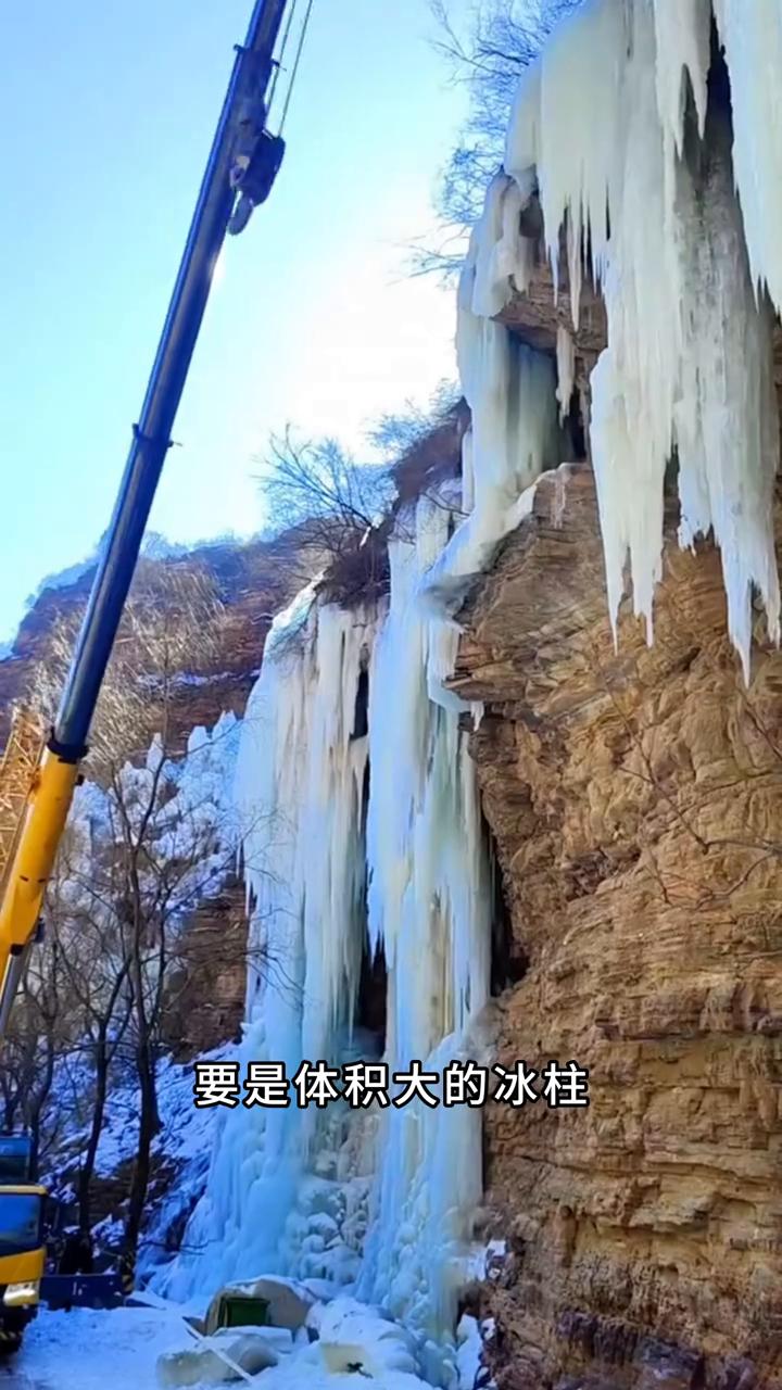 你敢相信吗？屋顶掉落的冰柱竟然这么危险。要是体积大的冰柱从高处掉落，后果难以想象