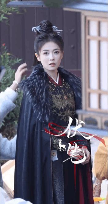 白鹿唐宫出妆  白鹿、王星越《唐宫奇案》第一套造型拍摄路透🈶️，造型怎么样～ 