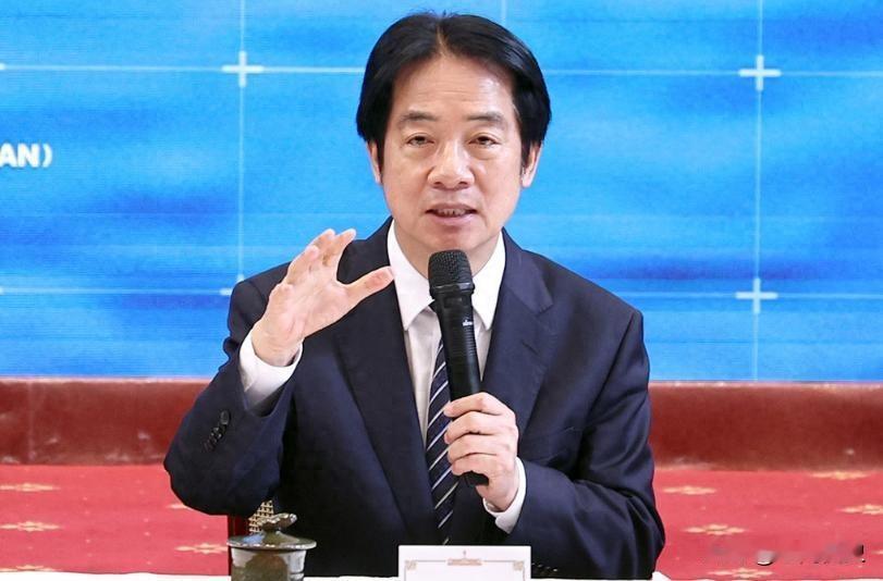 满嘴“抗中保台”，背地里却早给家属办了绿卡！这大概就是岛内权贵最真实的嘴脸。赖清