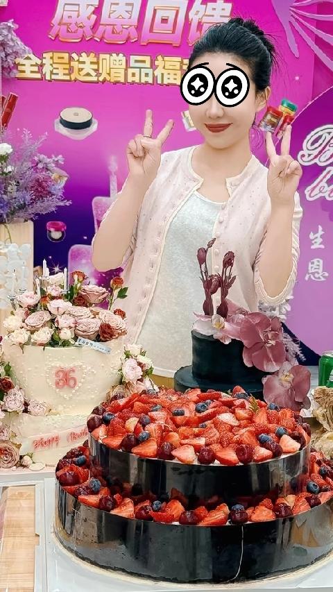 海拉尔离婚事件：阿卡冰在北京购买别墅，最近在装修。吐家八卦再次集体疯狂。

常言