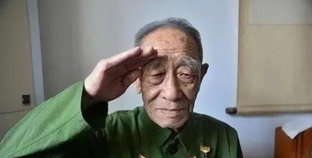 1959年，看到出席十周年国庆名单后，毛主席发现少了一个人的名字，立刻下令：不惜