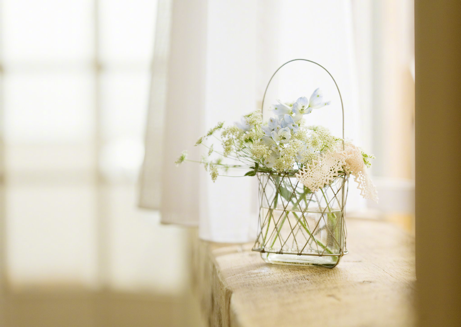 幸福是什么？幸福就是，人到中年有一个好的身体，一个坏的记性，简单点，糊涂点，开心