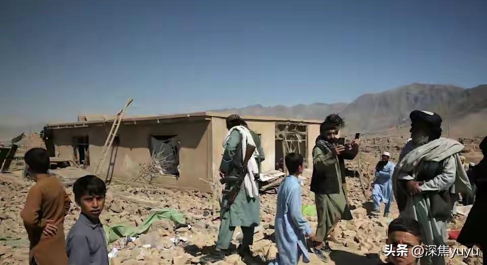 一觉醒来，古巴的夜晚还是黑的。
欧盟委员会4月1日宣布，向古巴追加200万欧元（