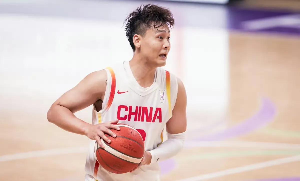 中国男篮虽然赢了，但是暴露出的问题也不少。

对阵沙特打了两节半好球，第四节险些