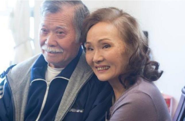 很多人不理解，那些公众人物不仅有钱也有名，为什么还会自杀呢？
六月二十三日，香港