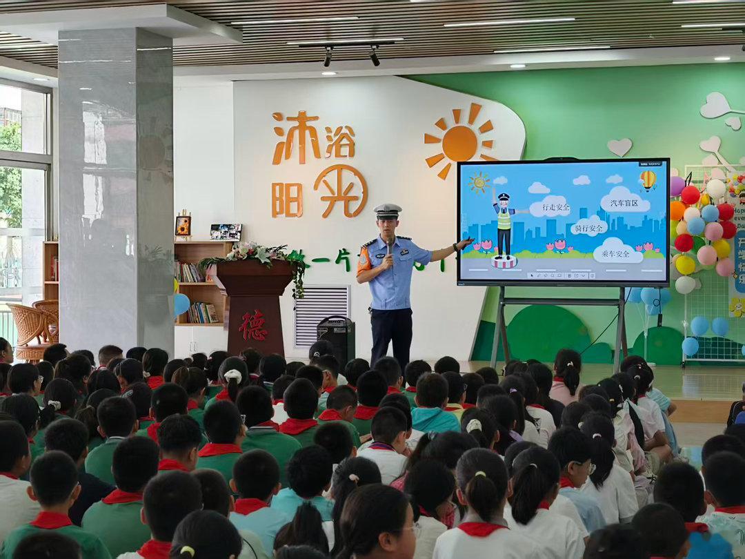 网络文明陇风清厚道甘肃甘肃身边事兰州身边事 小手学交规！雨天这堂安全课干货满满 