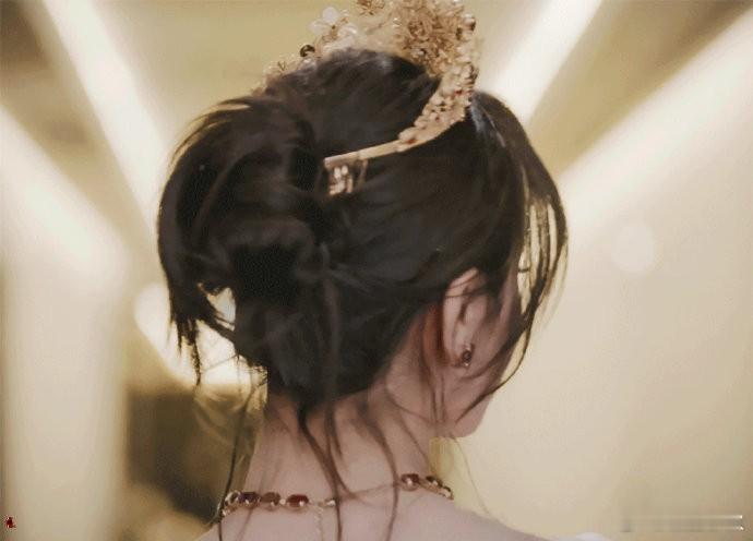 迪丽热巴，如艾莲般优雅，聂九罗般坚韧，你的存在，让世界更美好。 