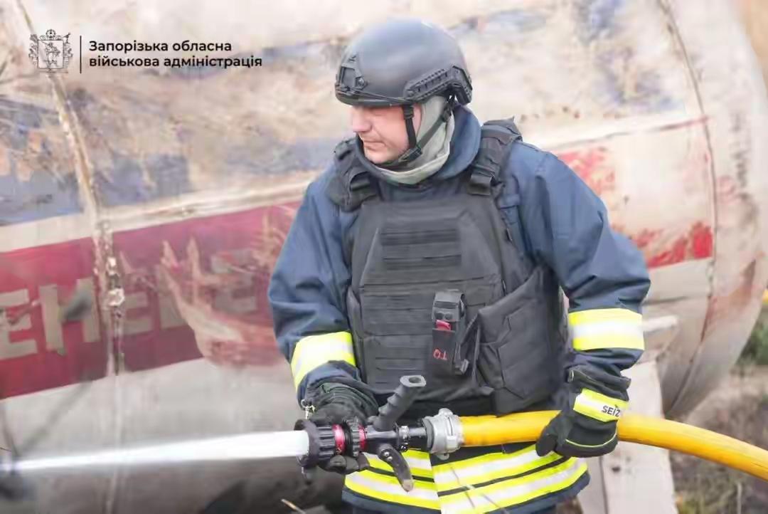 俄军袭击乌克兰全境,导致至少6人死亡、70人受伤。

据地方当局6月25日报道，
