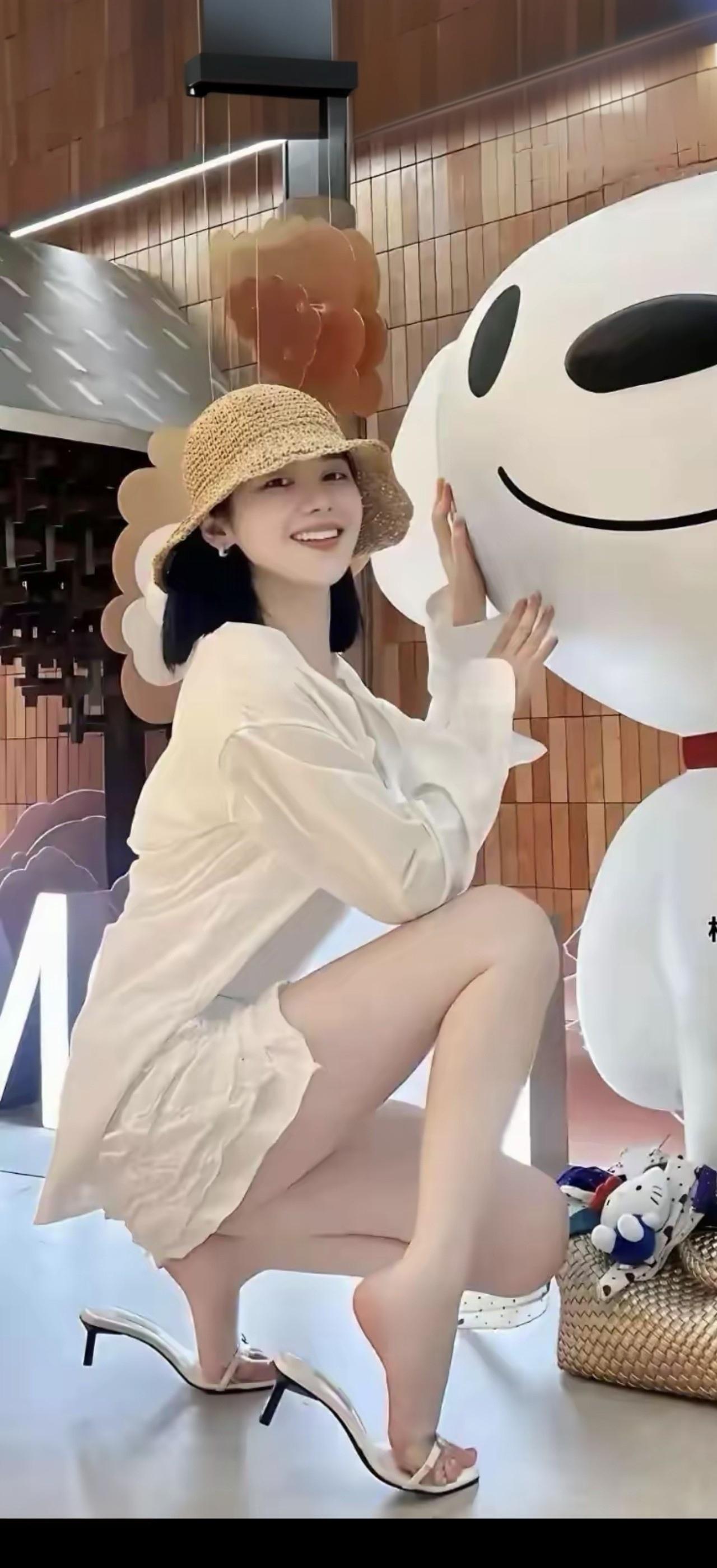 笑语盈盈暗香来，轻抚白影入梦来。