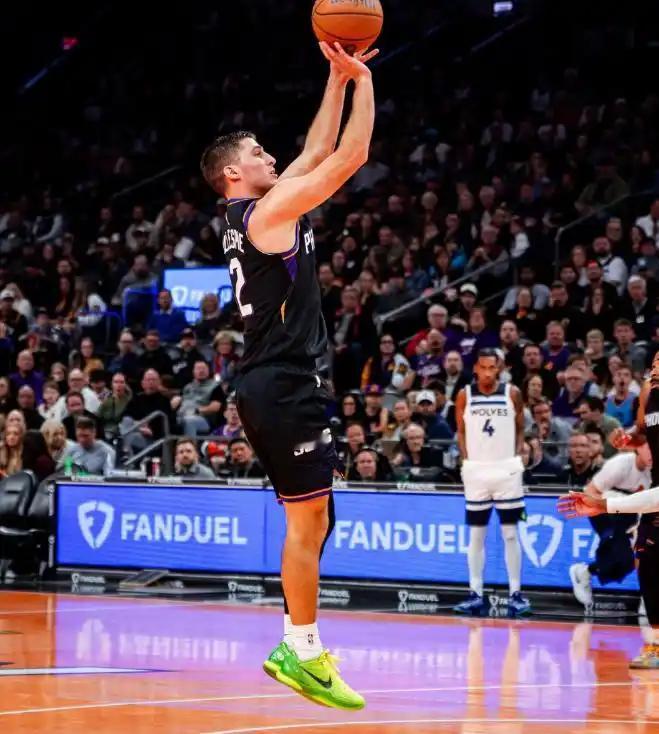 森林狼战太阳队的西部杯赛，太阳队绝杀了森林狼，多么精彩的一场比赛。终场前一分钟，