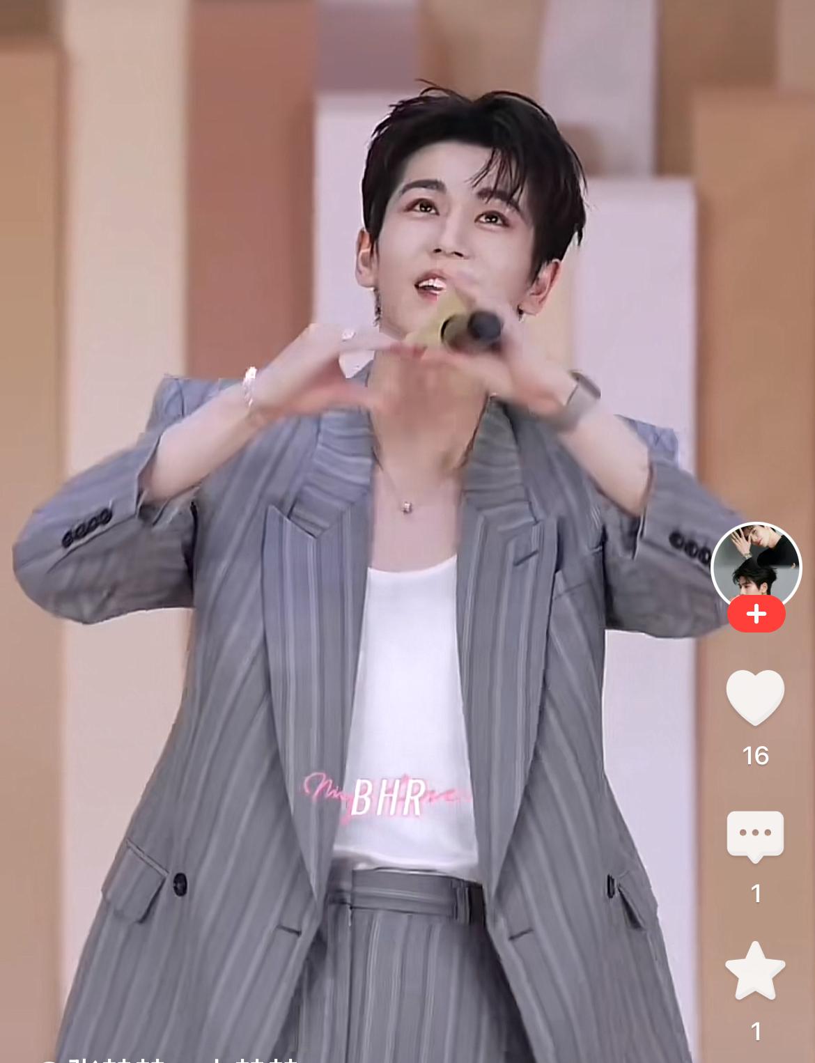 张凌赫最近有那么火吗，
为什么看到网上有那么多人都在夸他。

尤其是那些靠着张凌