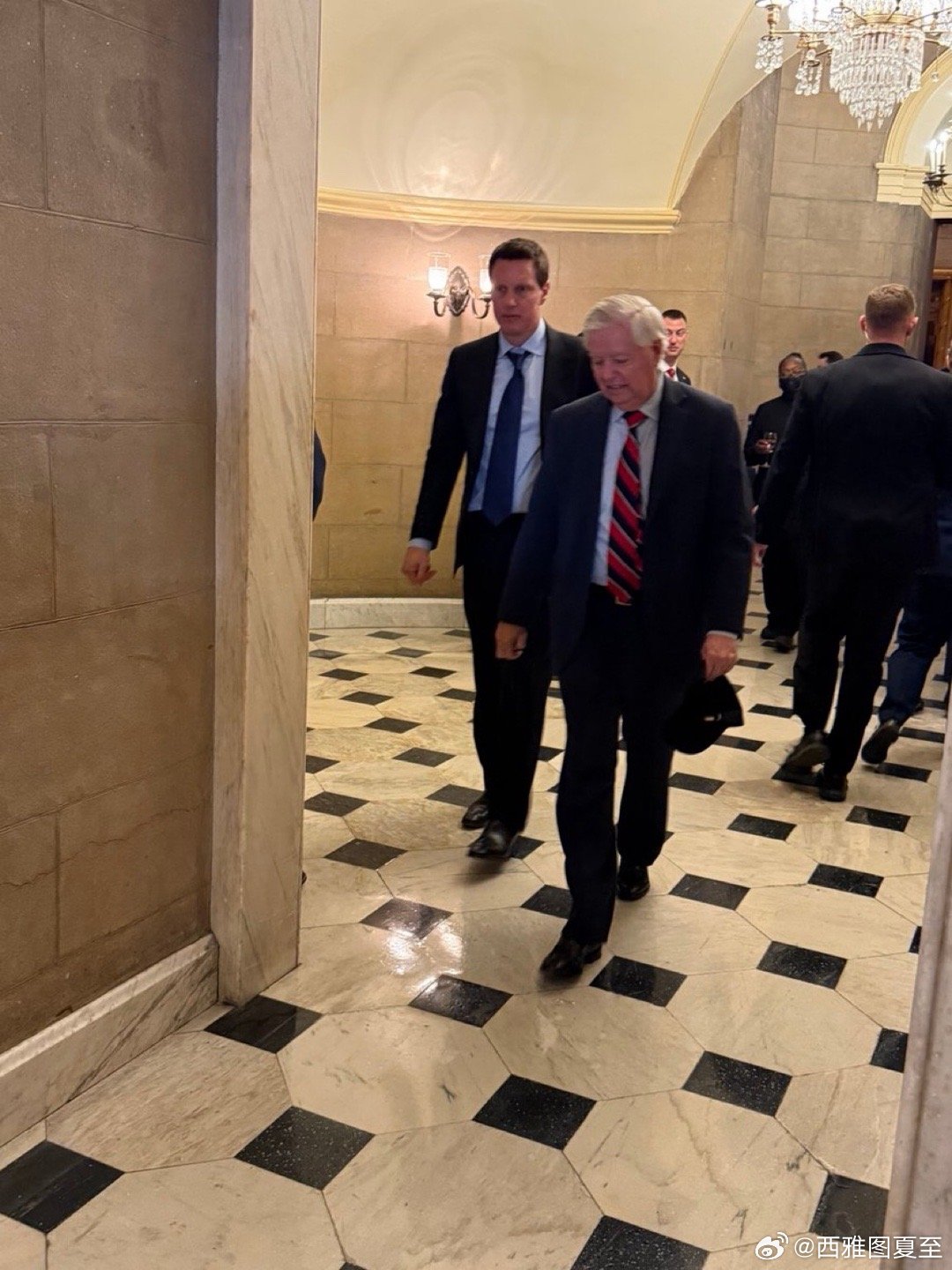 南卡参议员Graham，请到国情咨文的“客人”，是Oracle创始人Elliso