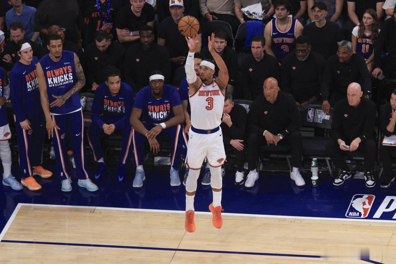 6月9日讯  NBA总决赛G3，马刺在客场挑战尼克斯。半场结束时，马刺57比64