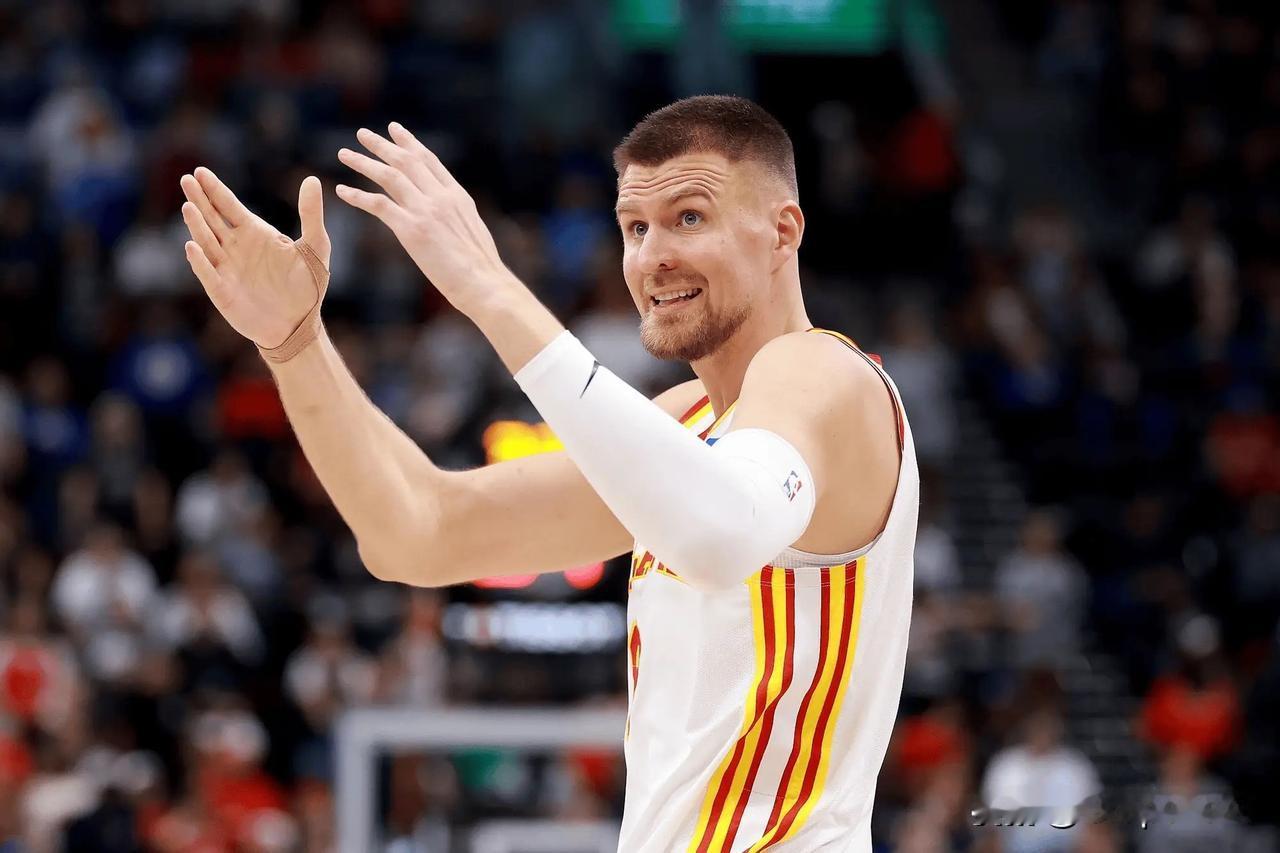 根据美国记者Shams透露，克里斯塔普斯-波尔津吉斯因生病将缺席接下来两周，并将