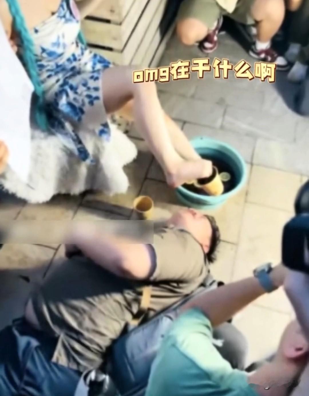 广州萤火虫漫展上你cos空调维修师傅我能理解；你cos蜘蛛侠我也可以理解；但是我