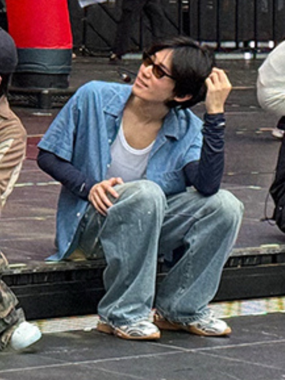 天呐，看到演唱会的一些小花絮照片。发现一下和真源的距离都缩短了，他一直这样鲜活的