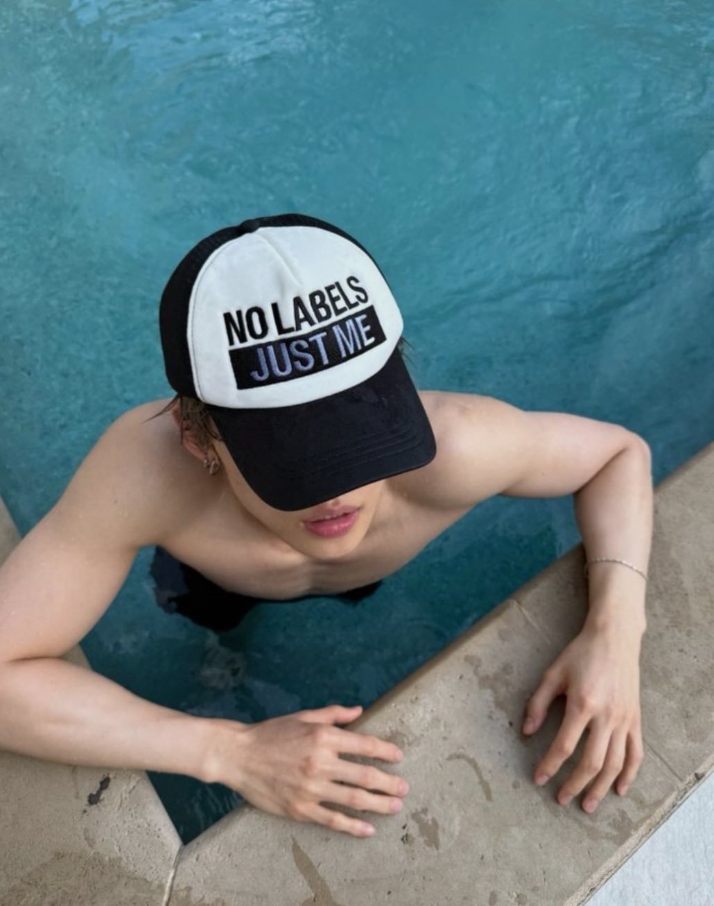 看得我躯体化手一直在裤子里抖.. ​​​