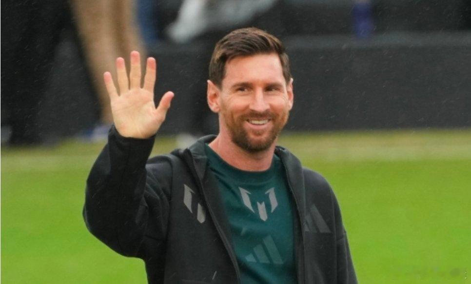 梅西在印度被笔尖划伤身体 主动提出离场据印度时报报道，梅西团队在印度行活动，被缠