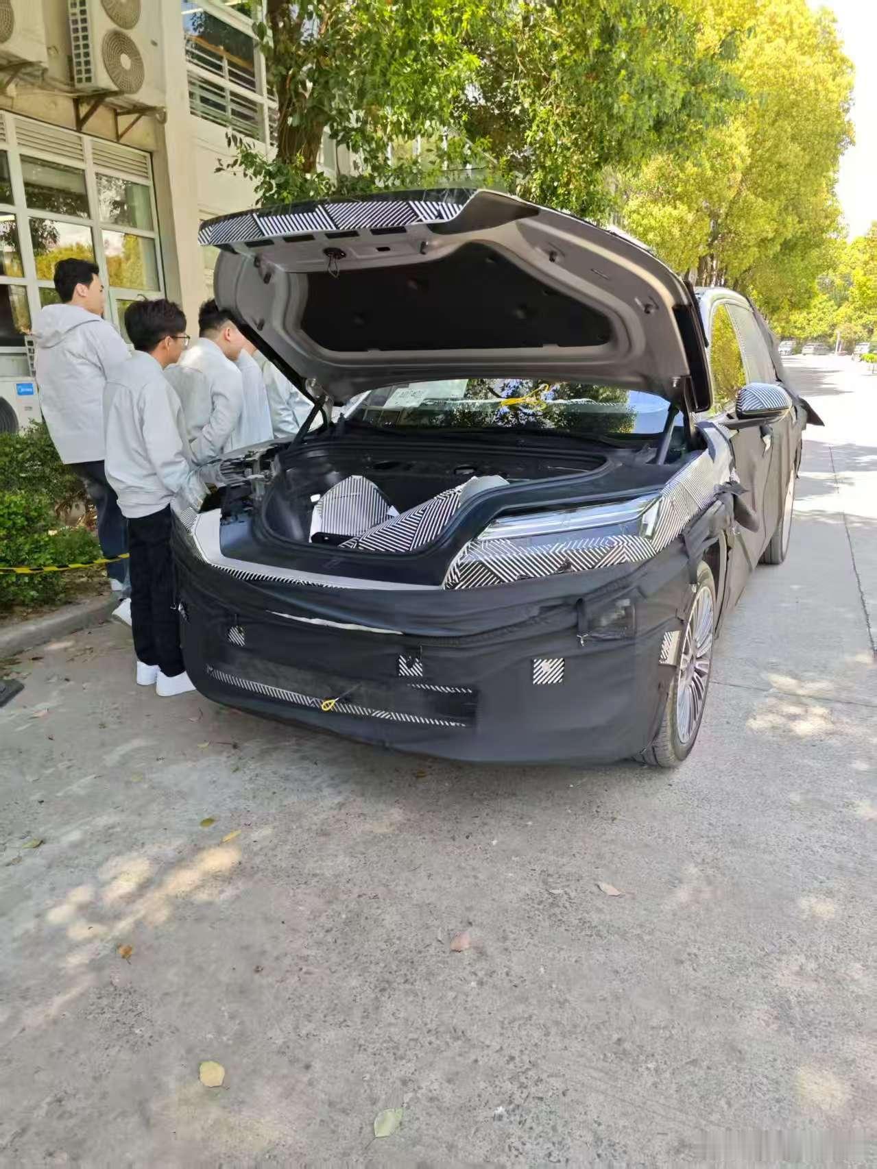 我记得这个谍照在25年上半年就有流出来了，到现在一年过去了，跟的有几个呢？这玩意