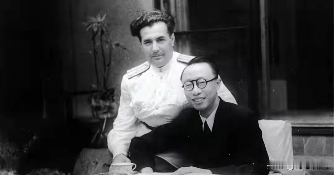 溥仪在苏联的俘虏生活：俄罗斯女军官太漂亮，军官妻子太热情
 
1945年8月19