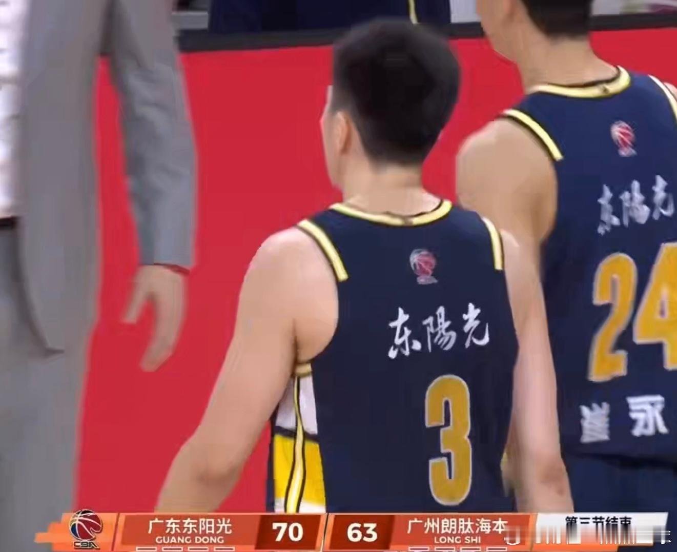 三节打完，广东70-63领先广州7分，胡明轩神兵天降救主！第三节的比赛简直像坐过