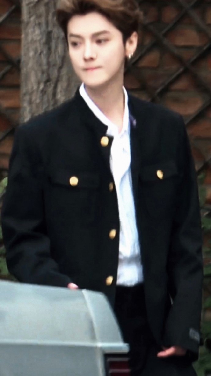 今夕是何年？鹿晗真的不是18岁吗！怎么这么有少年感啊！！ ​​​