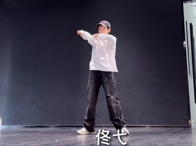 我宝宝越跳越好了 肩也越来越宽 好欣慰 