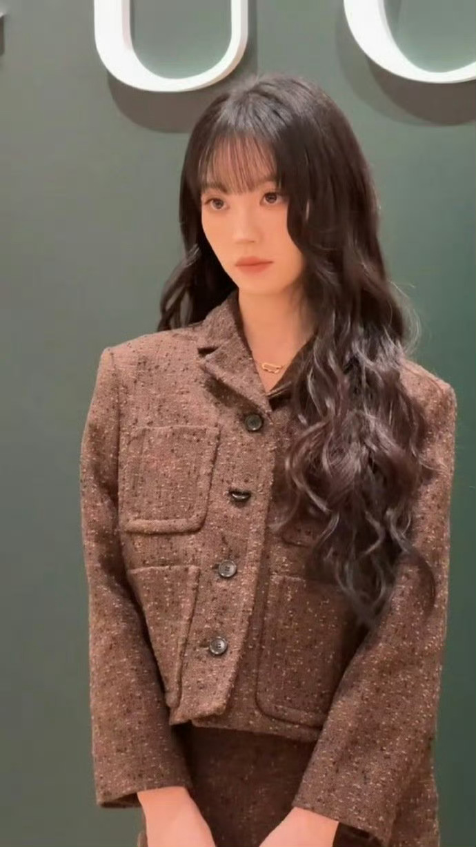 田曦薇美拉德大波浪look田曦薇小香羊毛套装高智姐感 田曦薇美拉德大波浪look