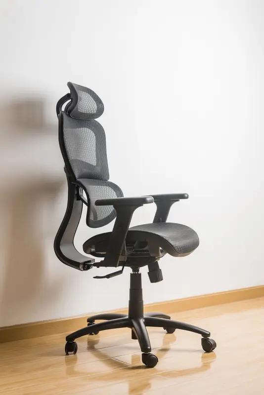 11月4日，网友花37.9元购买人体工学椅，收到货却是一张图纸，我当时没有仔细看