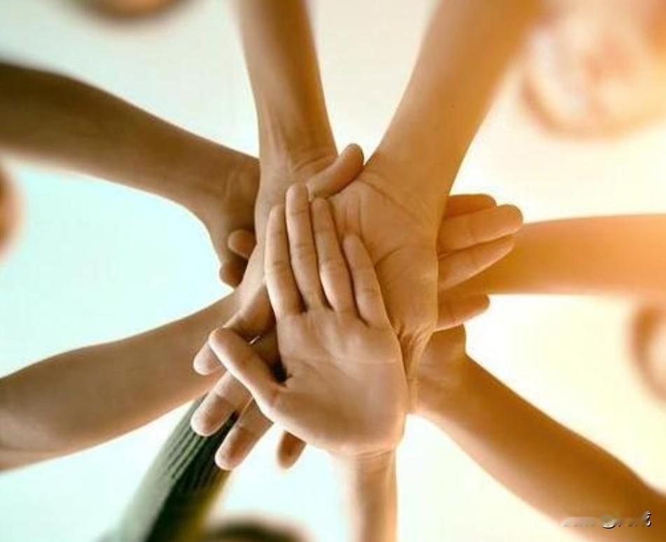 集体计件的活儿里，向来是几家欢喜几家愁。
 
总有手脚麻利的，指尖翻飞间就把活儿