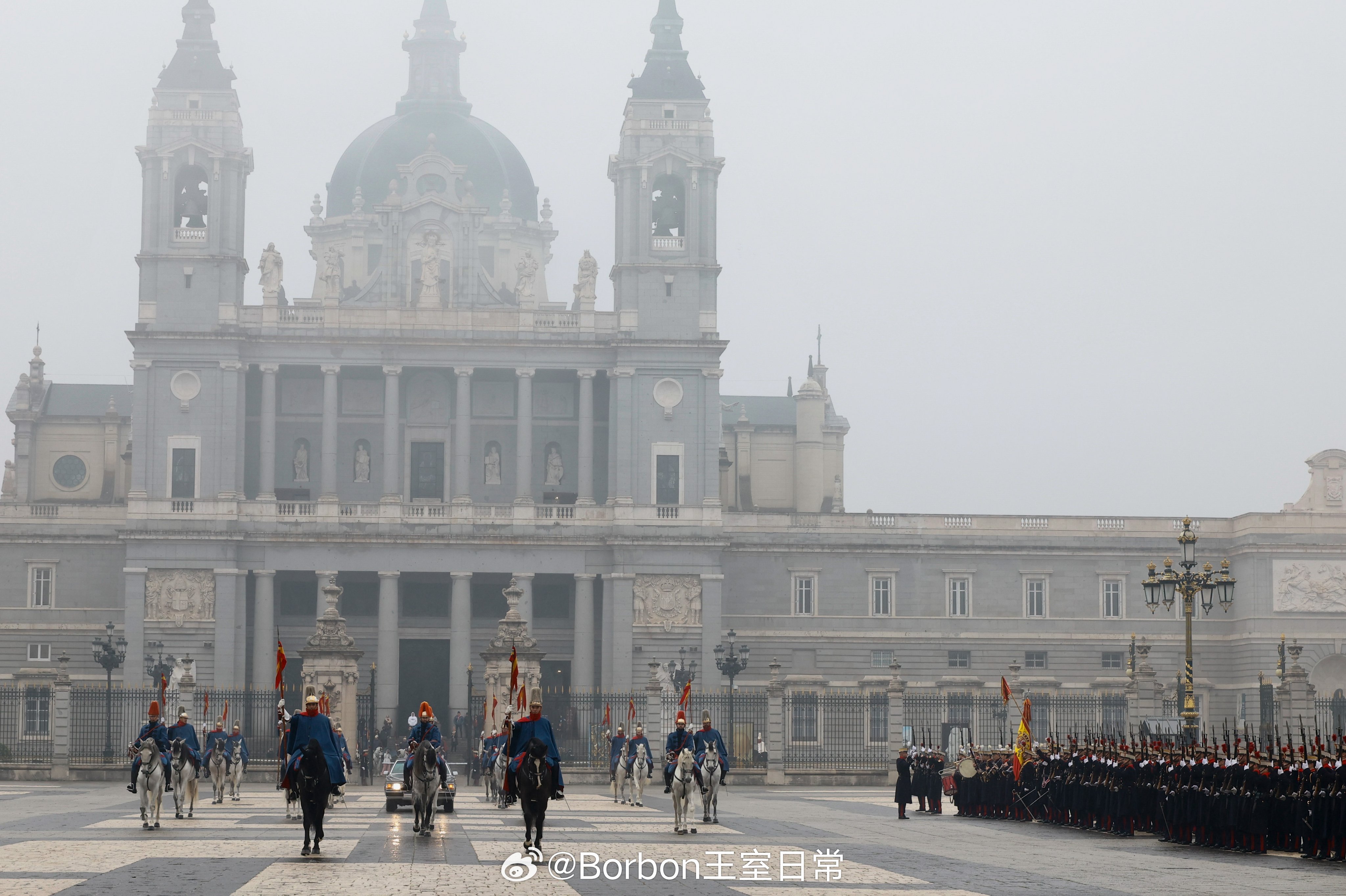 费6今天在马德里皇宫接受印度、芬兰等国大使递交的国书，阿尔穆代纳教堂素颜出镜~ 
