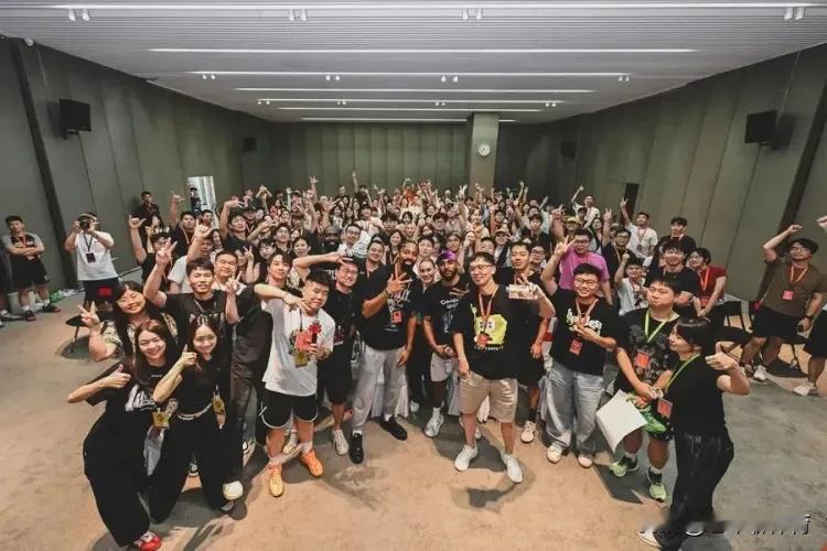 丁威迪真的有这么多粉丝吗？
每年夏天，NBA球员中国行都是必不可少的环节。一是来