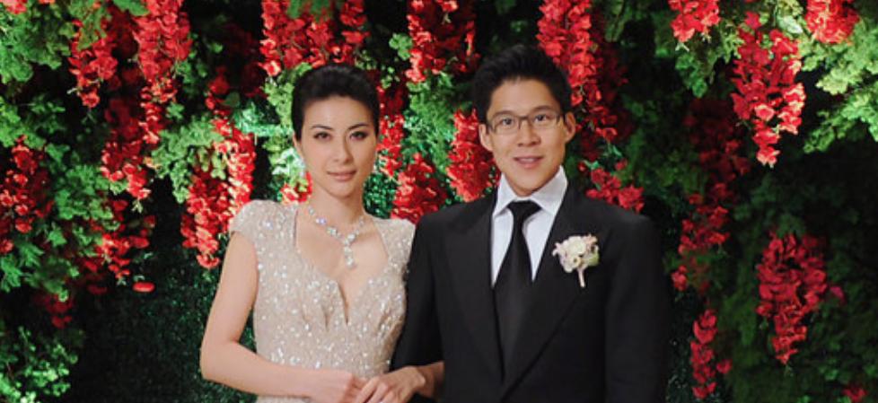 2004 年雅典奥运会后，霍启刚与跳水名将郭晶晶的恋情走入公众视野。这段结合体育