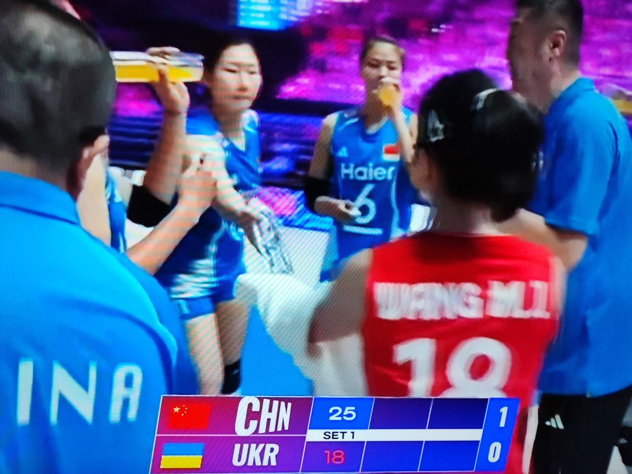 2026年7月9号世界女排联赛香港站的比赛，中国女排对阵乌克兰女排，中国女排首发