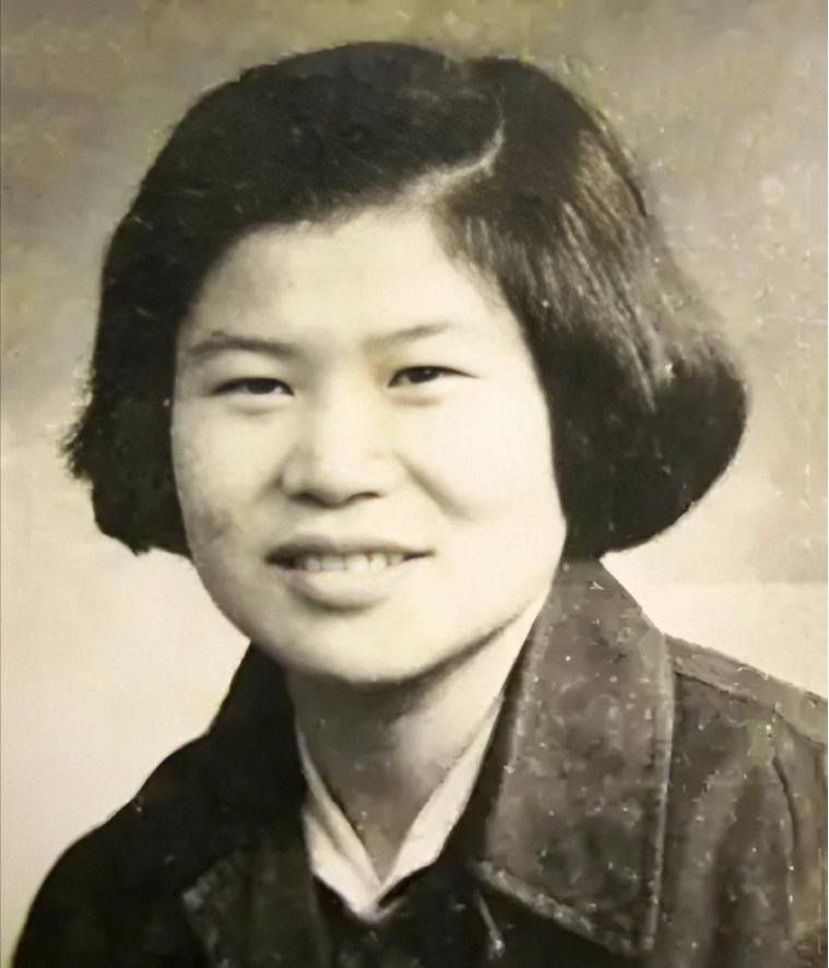 70年代，一位温柔善良的母亲，只因为饭桌上说了一句真话，就被相伴多年的丈夫、亲手