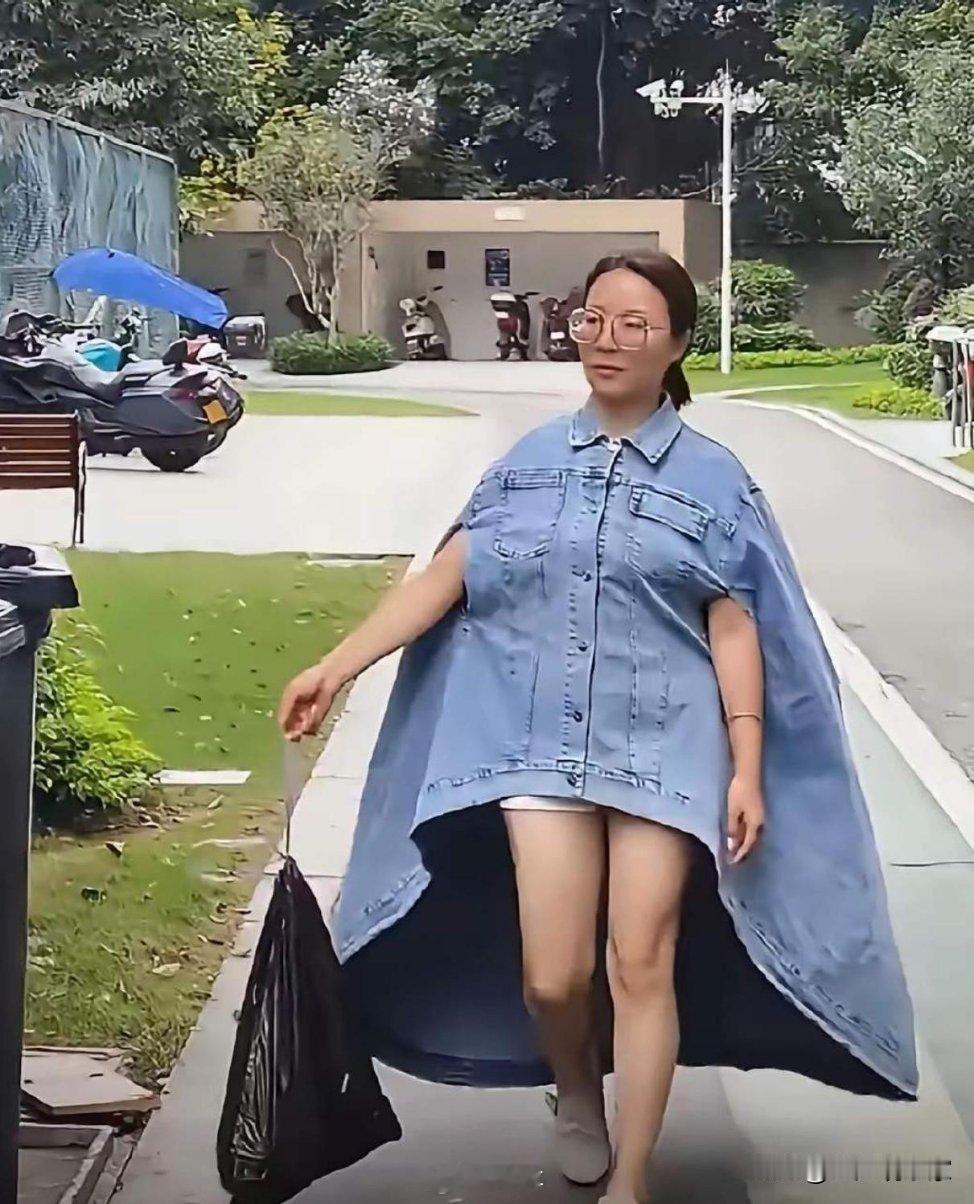 一个真敢设计，一个也真敢穿[泪奔]