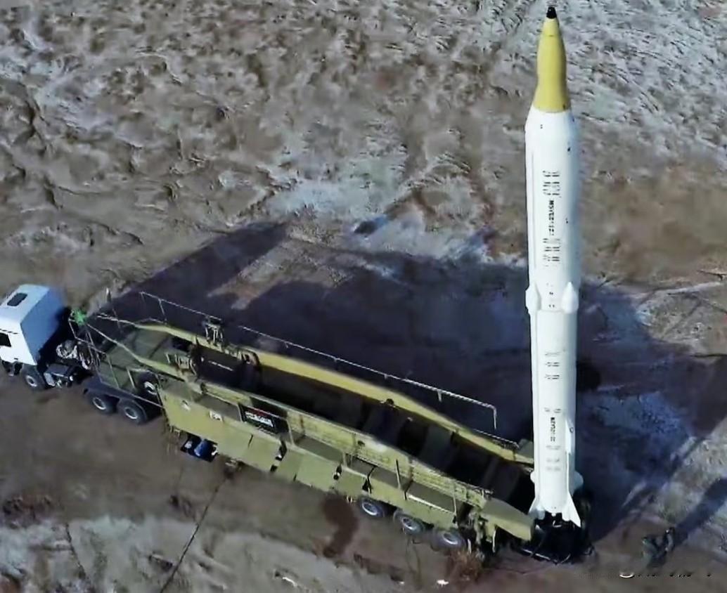 美国敢打伊朗，但美国没有对朝鲜动手，这可不是因为美国心善。要知道朝鲜和伊朗不同，