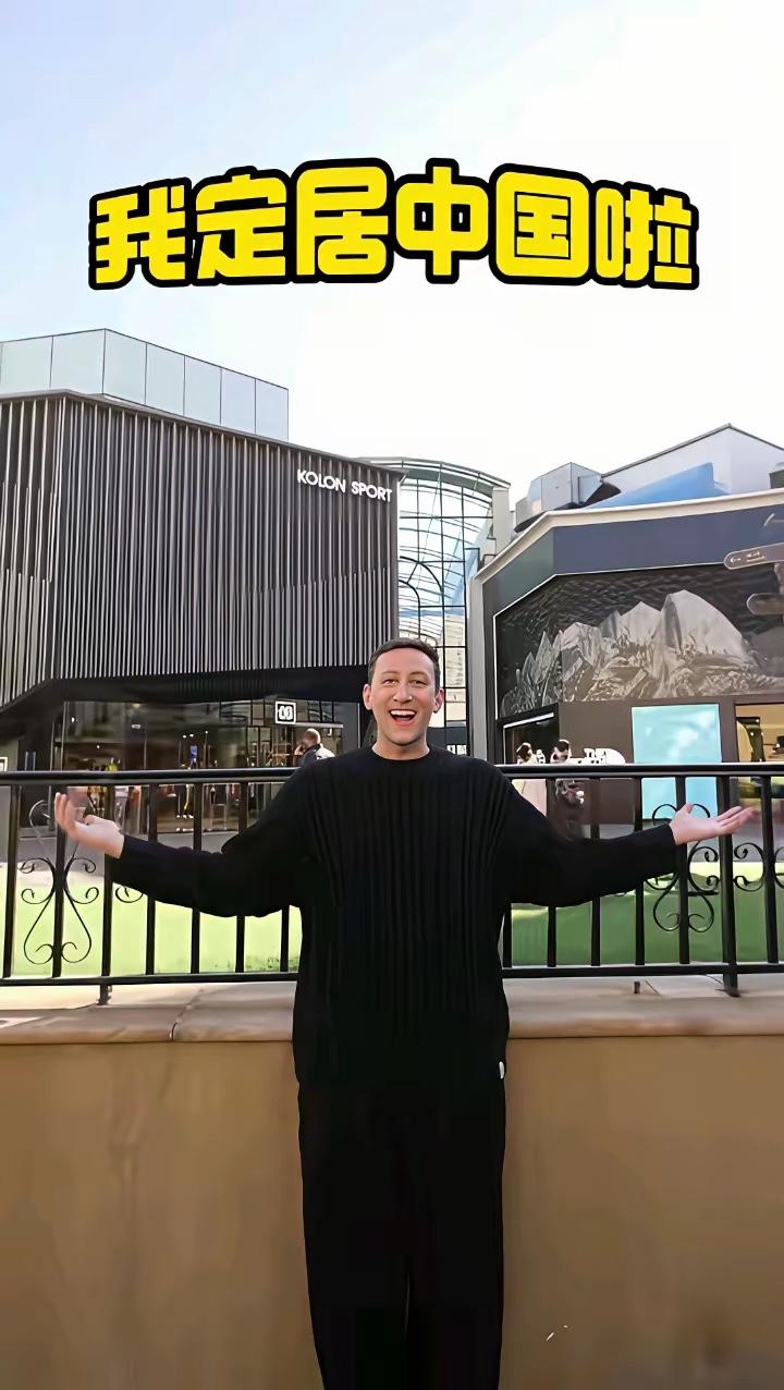 我好奇查了一下埃文·凯尔的现状。

不查不知道，一查真意外！

本来以为他早就回