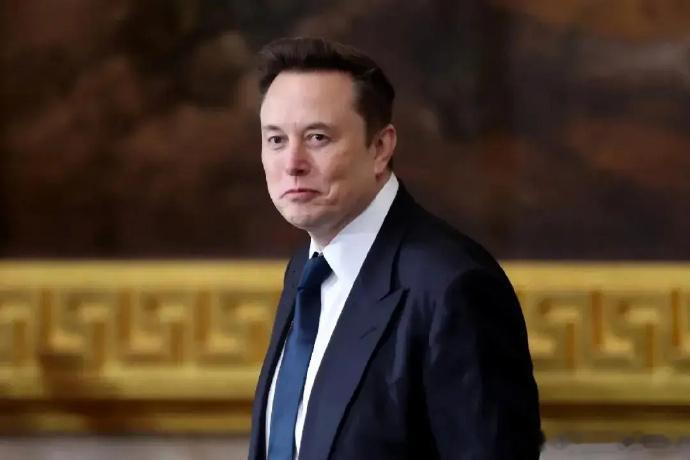 有报道称SpaceX向一些投资者展示了一款类似于iPhone但“更纤薄”的原型机