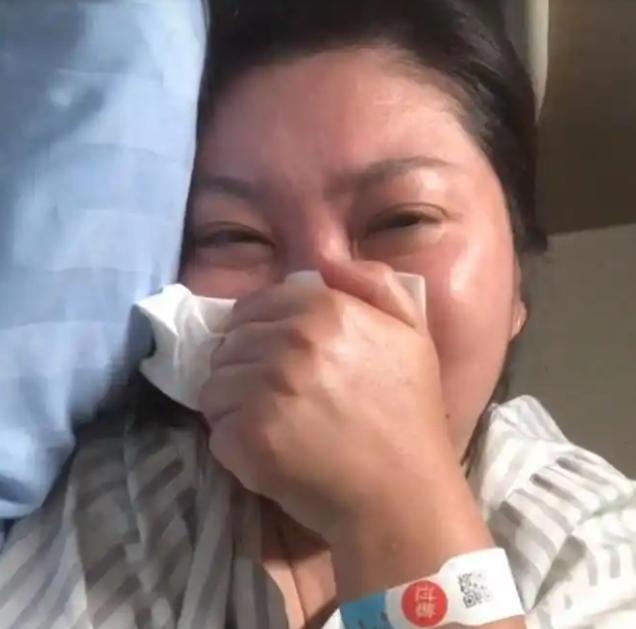 “公司不允许”
这是王暖暖在抢救苏醒后，面对记者说出的一句解释。2026年5月8