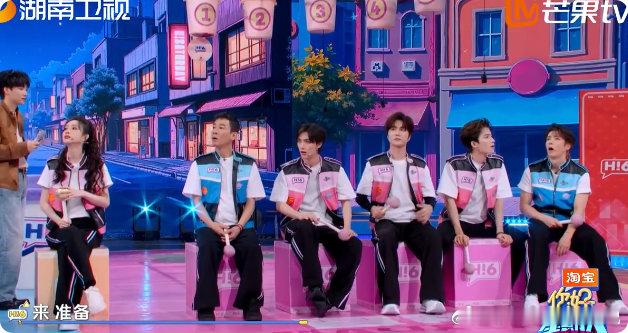 陈小春[超话]陈小春复刻与Jasper对话 陈小春在好六微直播复刻与 Jaspe