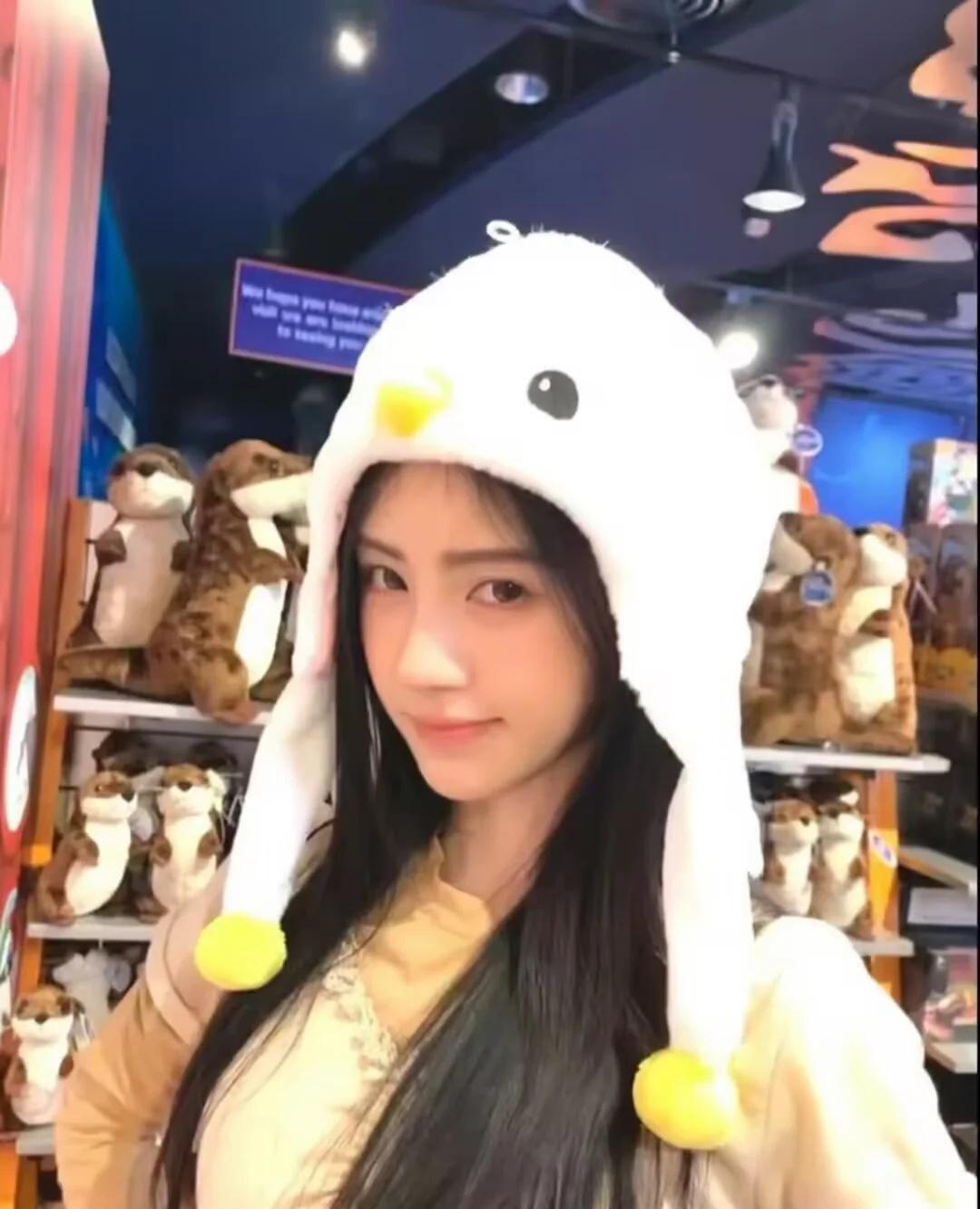 鞠婧祎｜是谁被可爱帽硬控了🥰咋这么萌！
