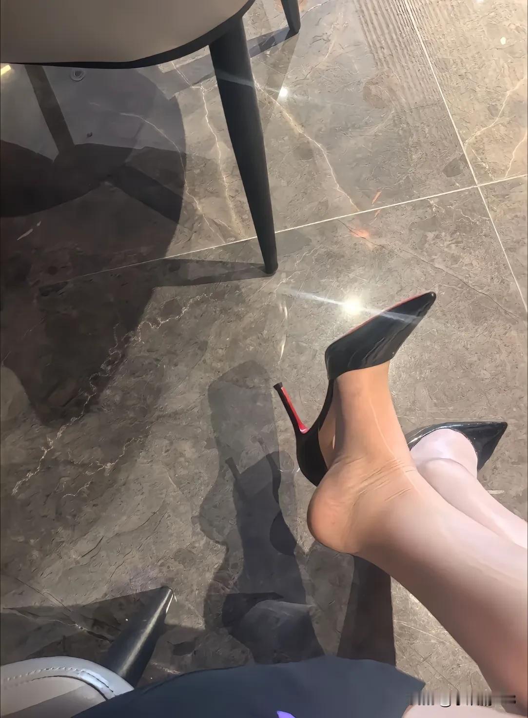 生活其实也很简单，喜欢就争取，得到的就珍惜，失去了就忘记。