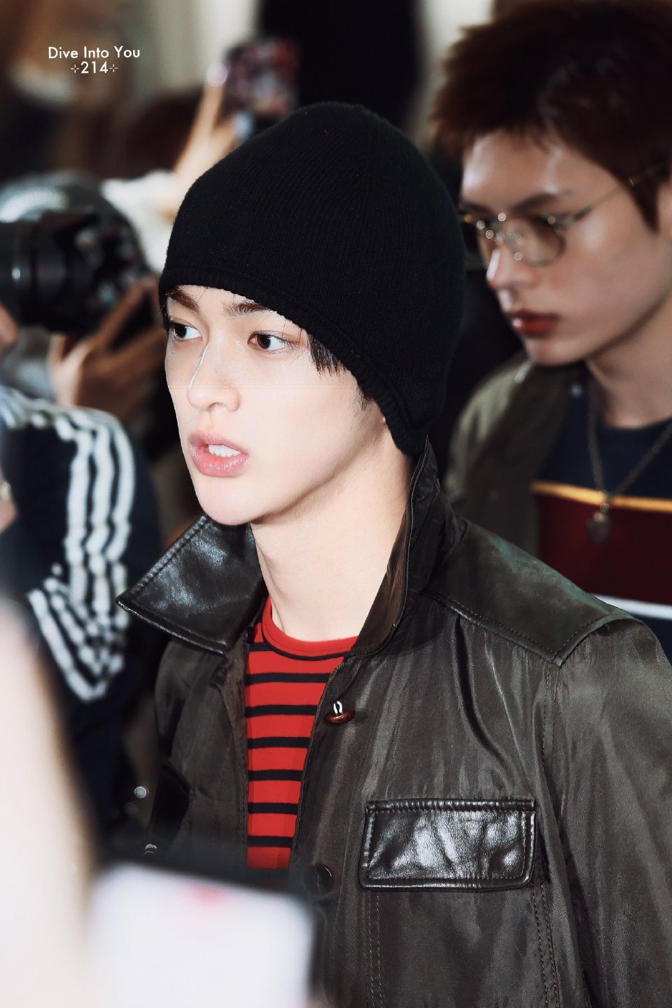 这个帽子根本挡不住我哥哥的帅气