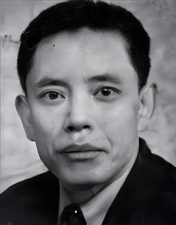 [微风]1980年，一个特务在监狱里思念妻子11年，释放之后马上奔赴见面，没想到