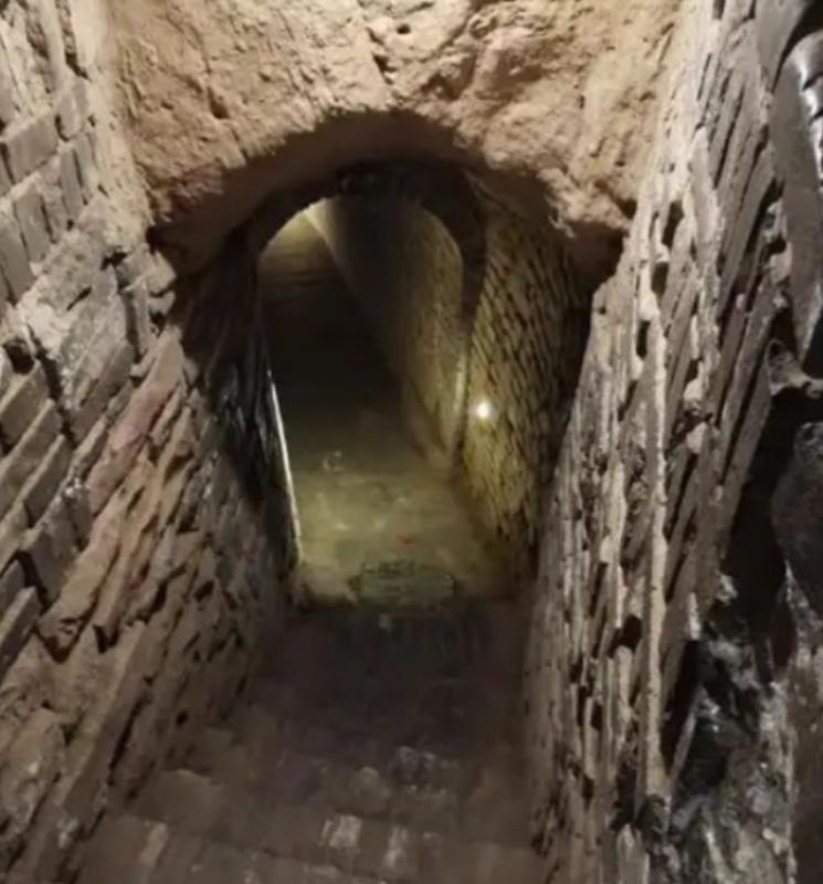 1994年，山西一农户在家里挖地道，本意是想存储点过冬的食物，结果无意发现了一条