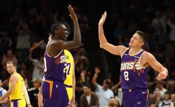 湖人负于太阳，ESPN名记文霍斯特直言：这场比赛拉响了湖人警报，三巨头组合效果不