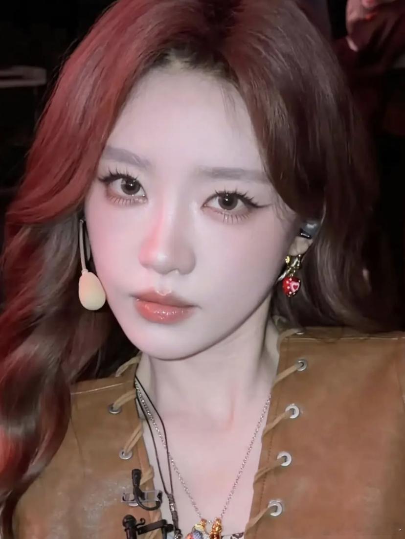 张月这妆造为什么还是这种西部牛仔 