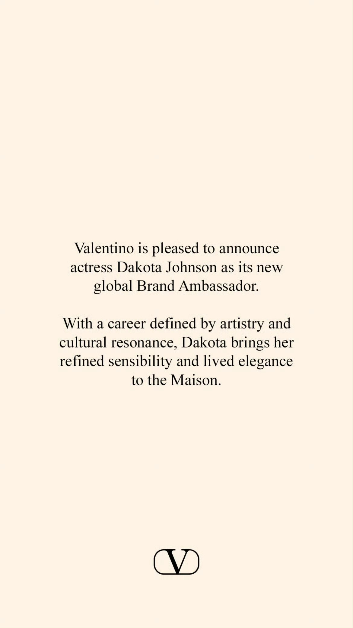 Valentino Beauty 官宣Dakota Johnson 和Alexa